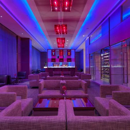 Radisson Blu Hotel, Greater Noida Exteriér fotografie The bar at the 101 lounge