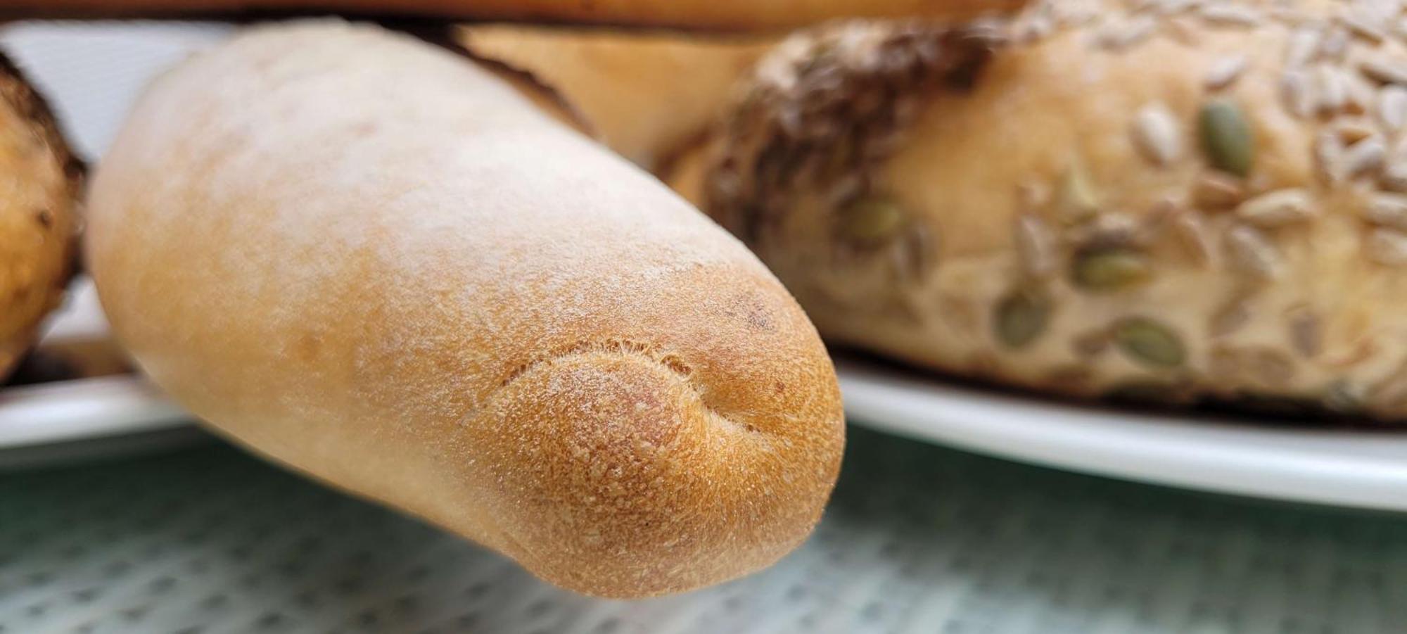 Radisson Blu Hotel, Greater Noida Exteriér fotografie A bread roll