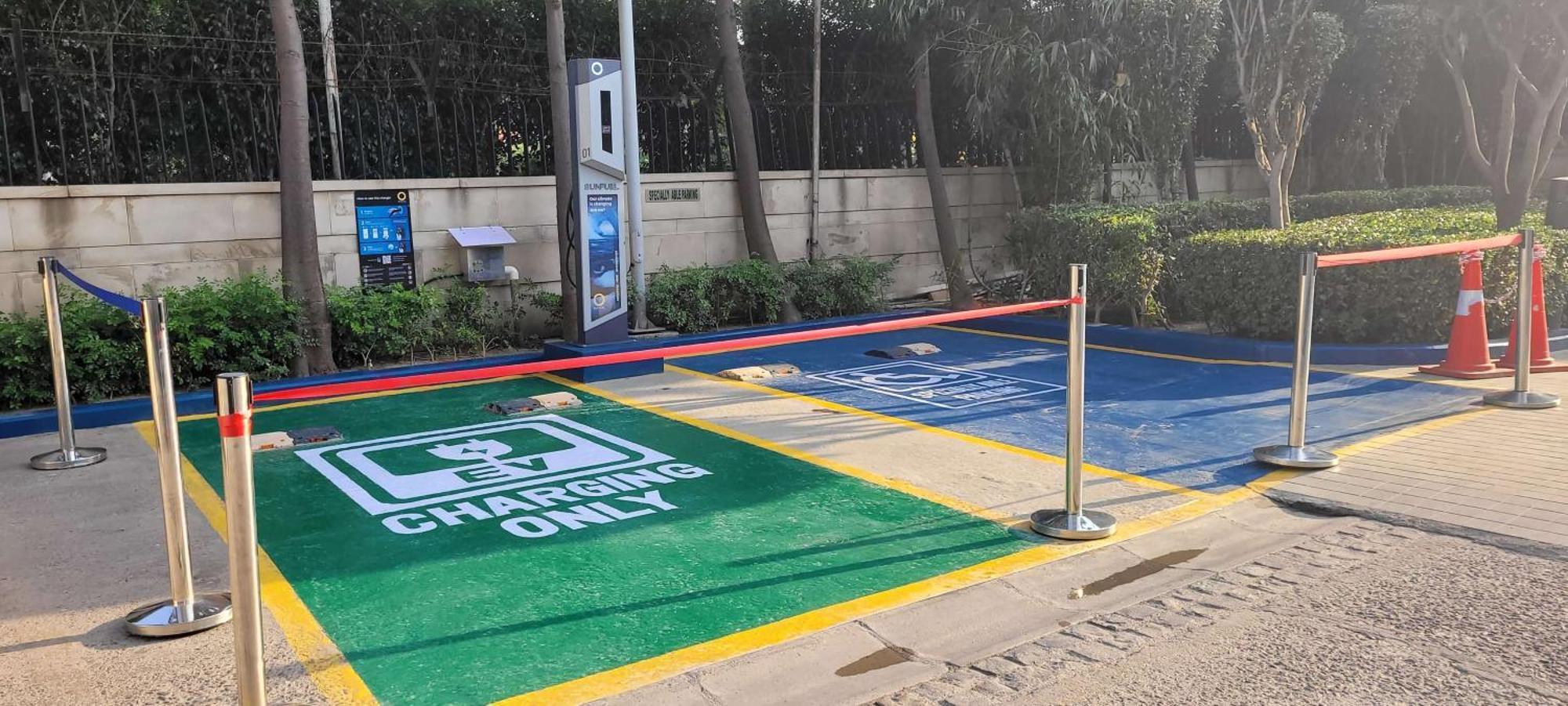 Radisson Blu Hotel, Greater Noida Exteriér fotografie A shared bicycle station in Beijing