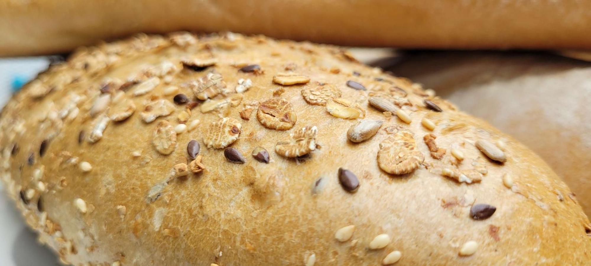 Radisson Blu Hotel, Greater Noida Exteriér fotografie Sesame seeds on bread