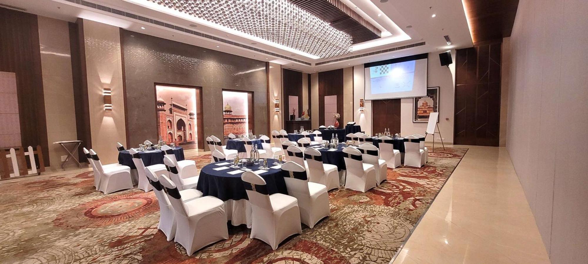 Radisson Blu Hotel, Greater Noida Exteriér fotografie The Taj Mahal Palace, Mumbai