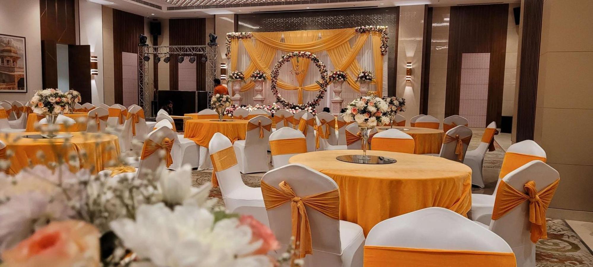 Radisson Blu Hotel, Greater Noida Exteriér fotografie A wedding reception at a hotel in India