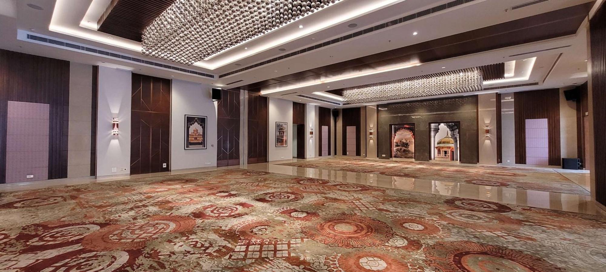 Radisson Blu Hotel, Greater Noida Exteriér fotografie The lobby of the hotel
