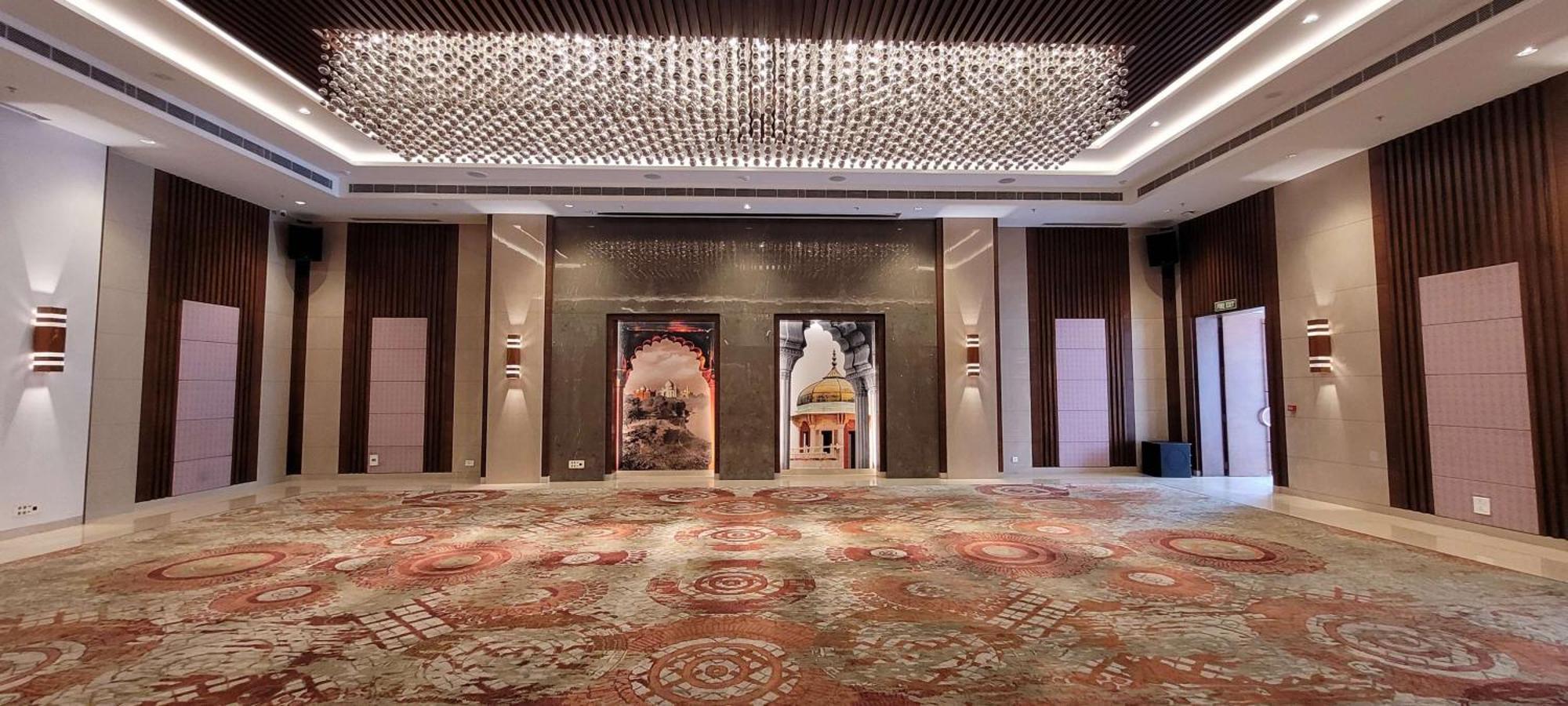 Radisson Blu Hotel, Greater Noida Exteriér fotografie The lobby of the hotel