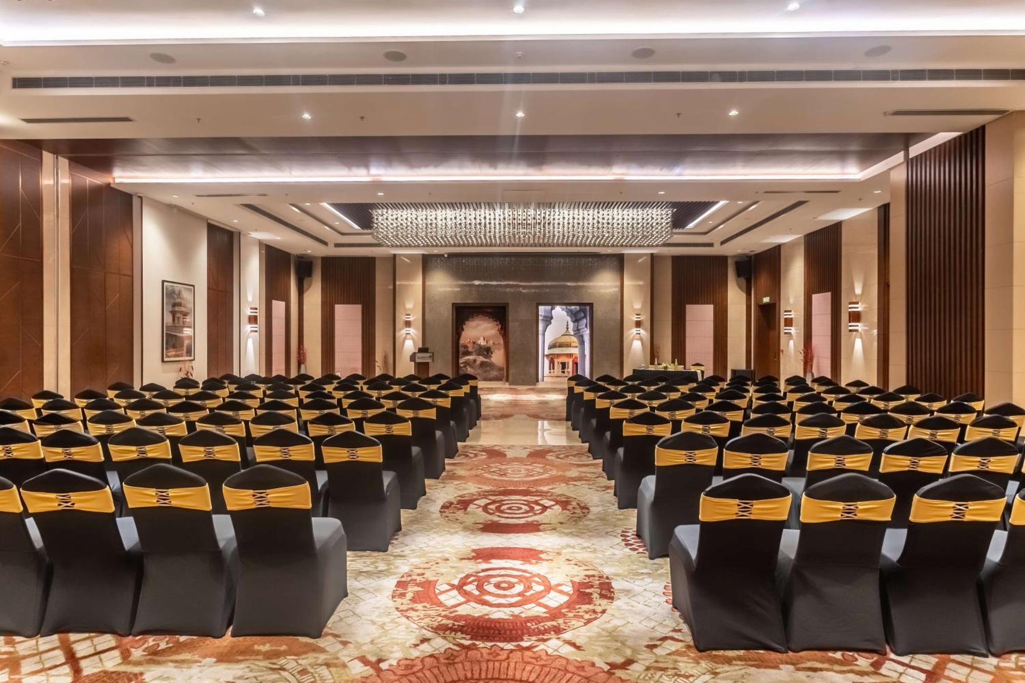 Radisson Blu Hotel, Greater Noida Exteriér fotografie The Grand Ballroom