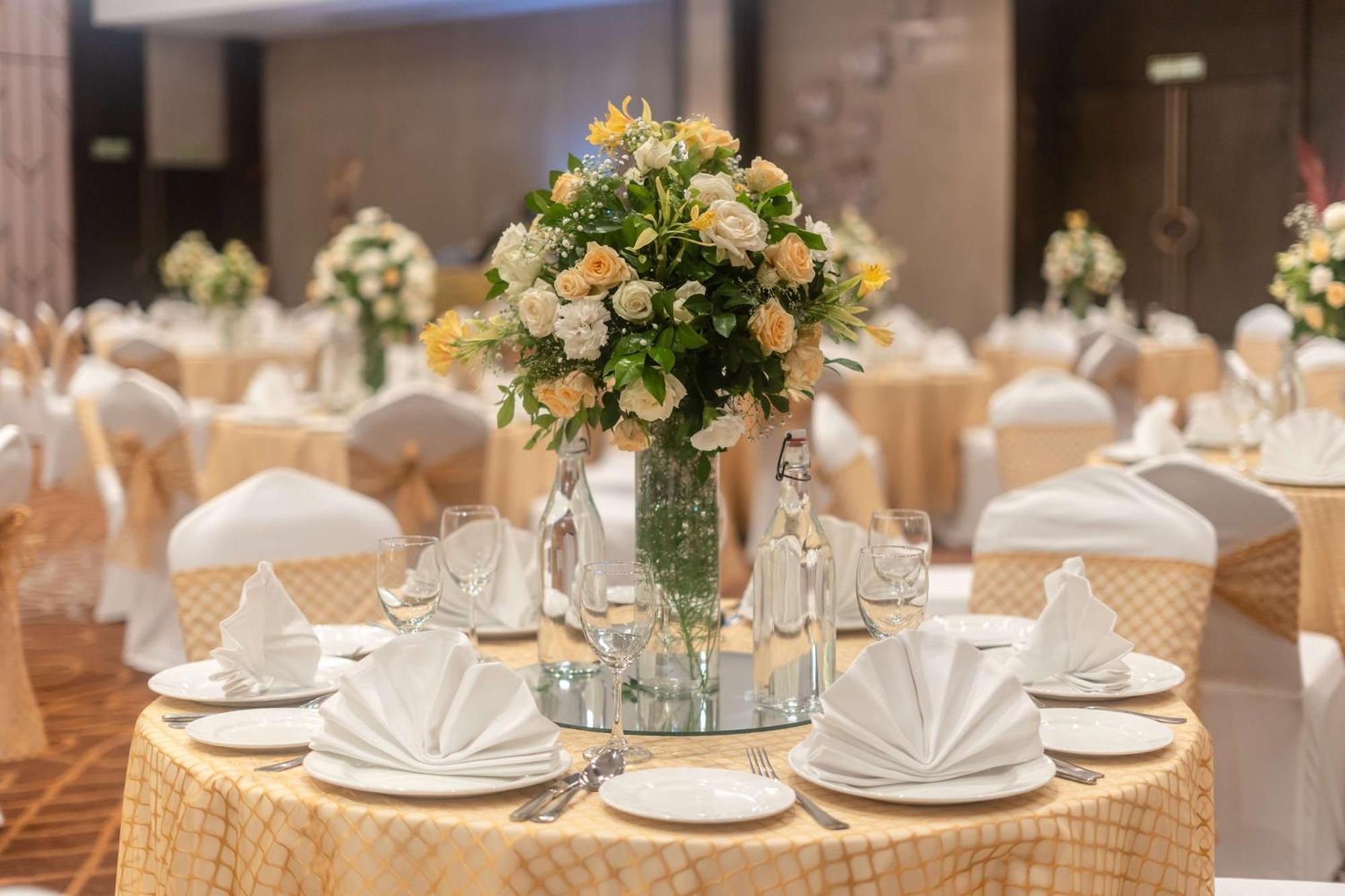 Radisson Blu Hotel, Greater Noida Exteriér fotografie A table set for a formal dinner
