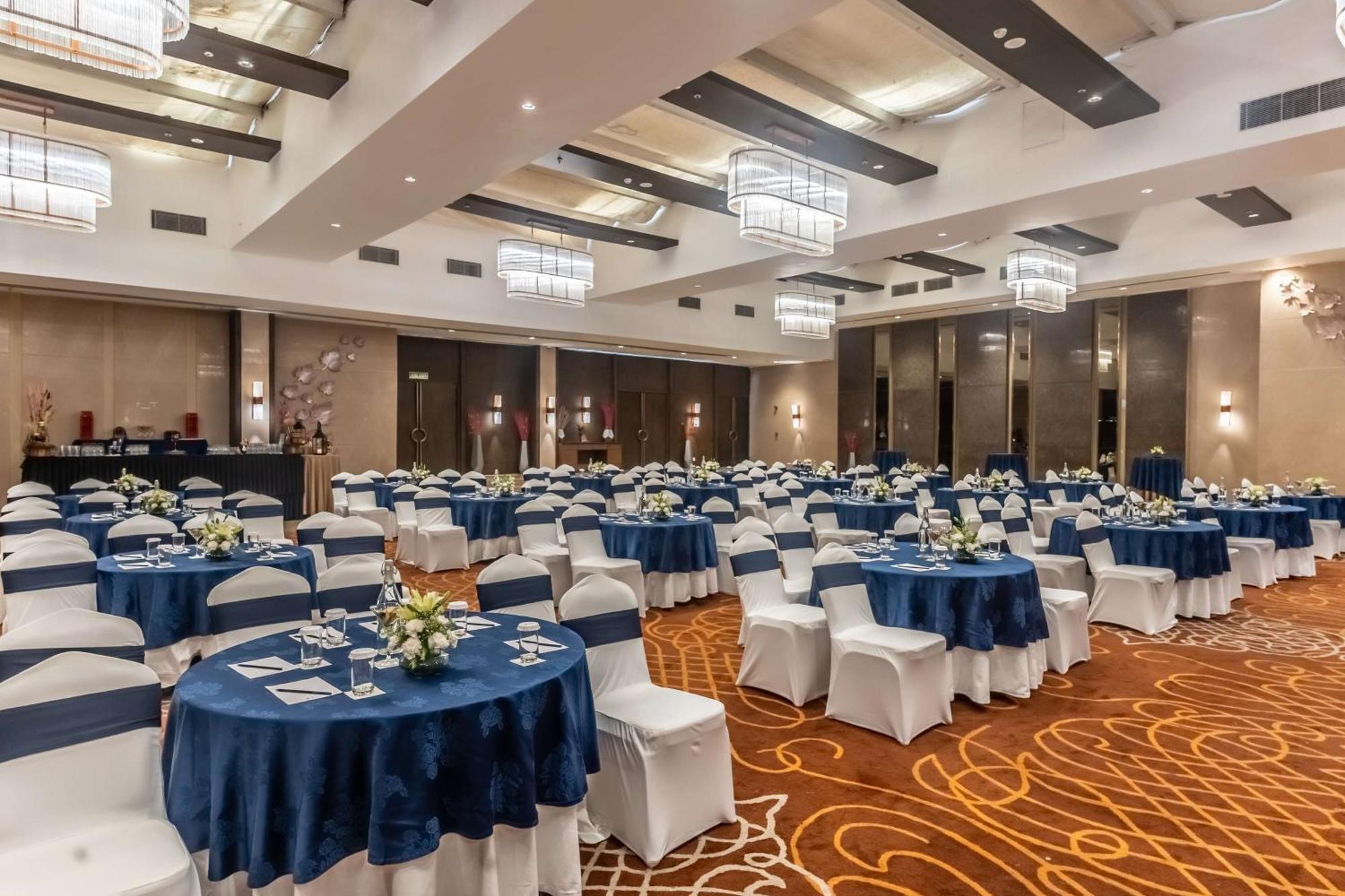 Radisson Blu Hotel, Greater Noida Exteriér fotografie The Grand Ballroom