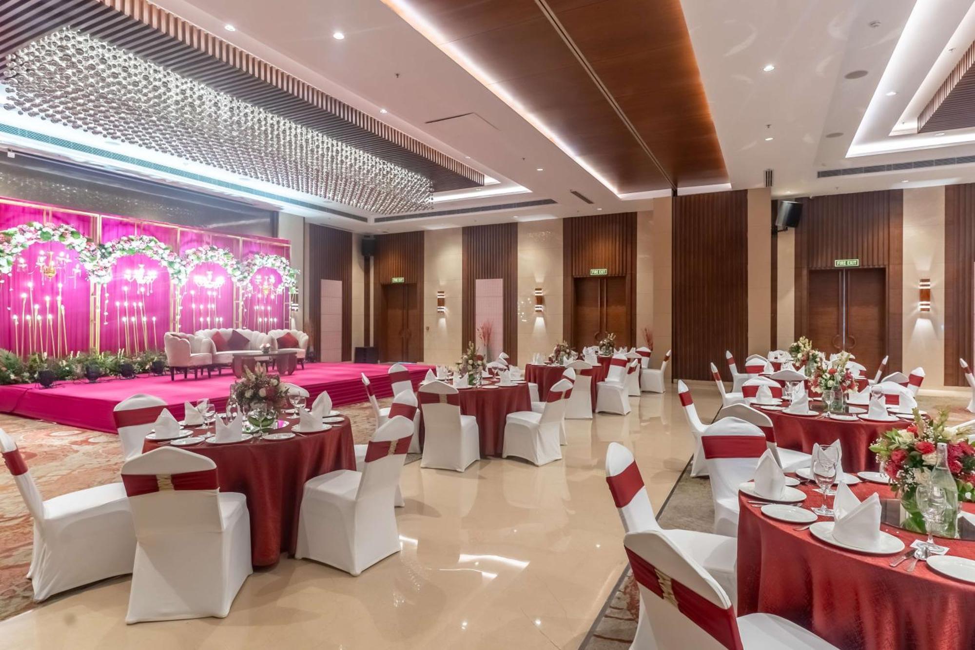 Radisson Blu Hotel, Greater Noida Exteriér fotografie The Grand Ballroom