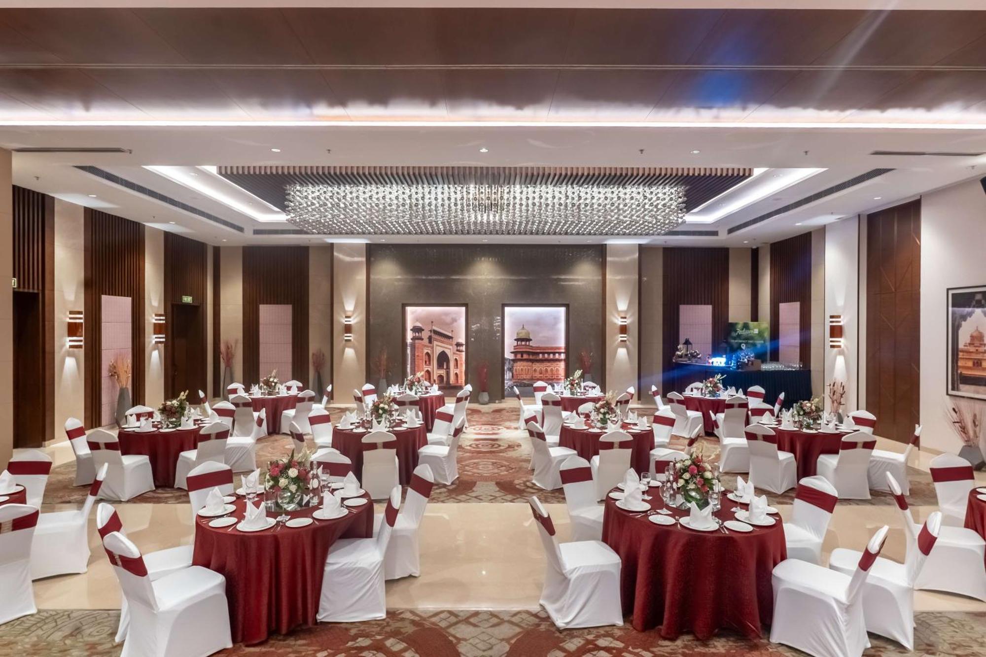 Radisson Blu Hotel, Greater Noida Exteriér fotografie The Grand Ballroom
