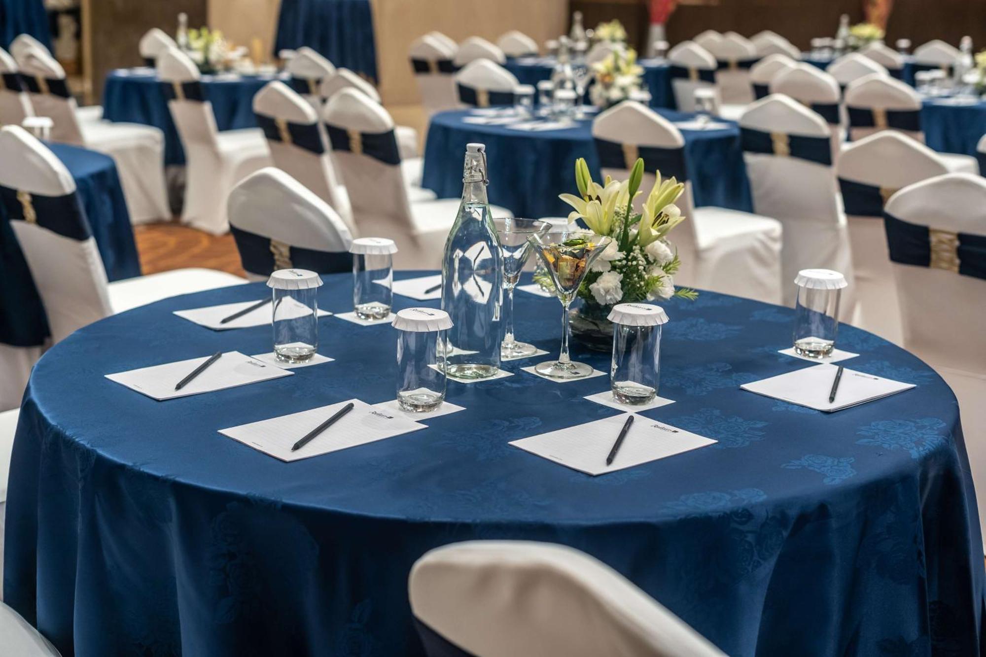 Radisson Blu Hotel, Greater Noida Exteriér fotografie A round table with a blue tablecloth