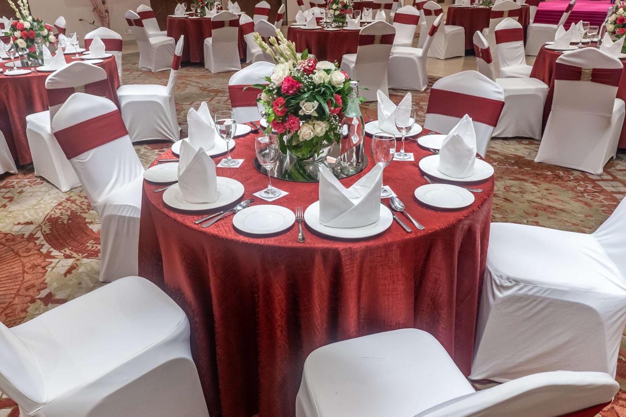 Radisson Blu Hotel, Greater Noida Exteriér fotografie A table set for a formal dinner