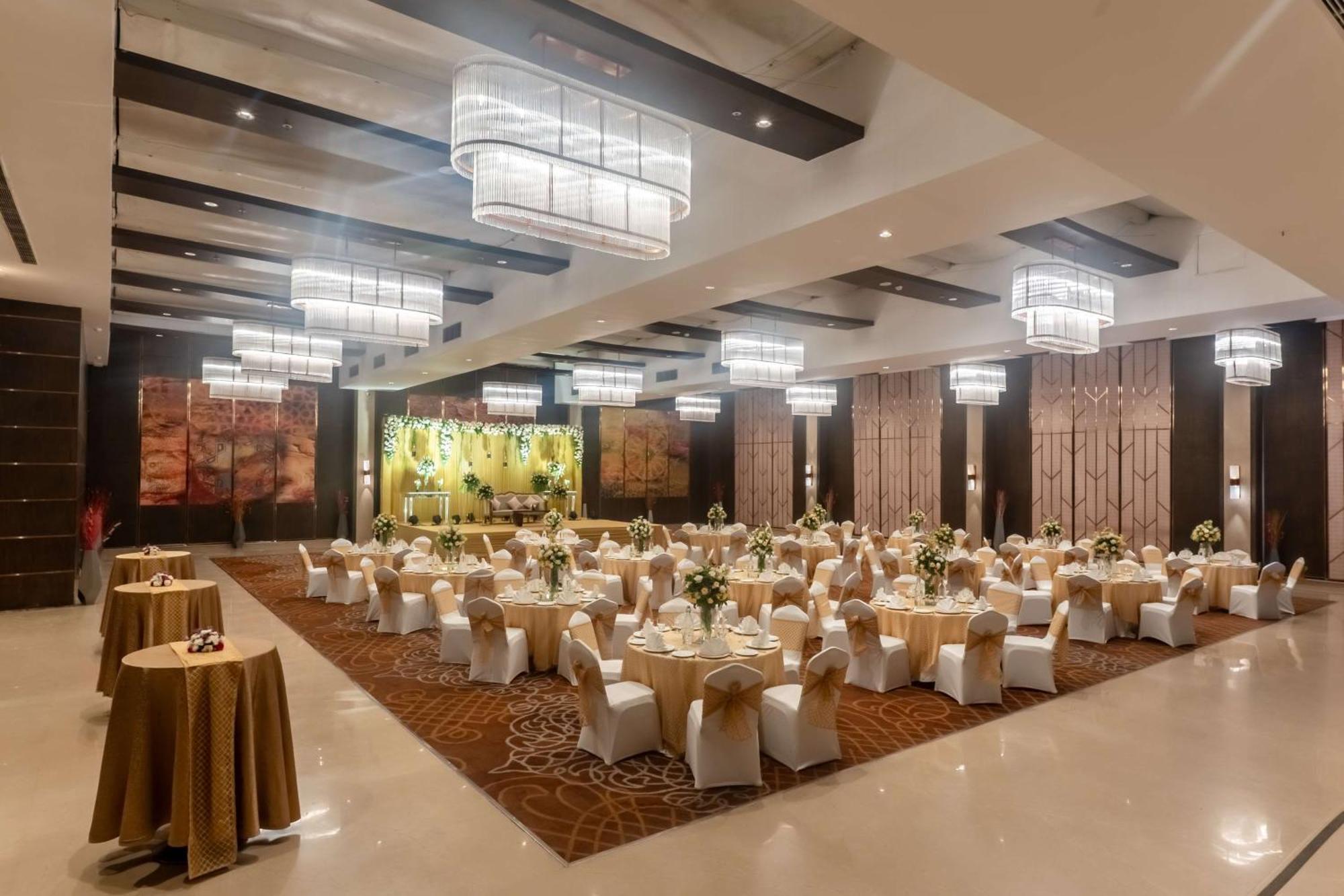 Radisson Blu Hotel, Greater Noida Exteriér fotografie The Grand Ballroom