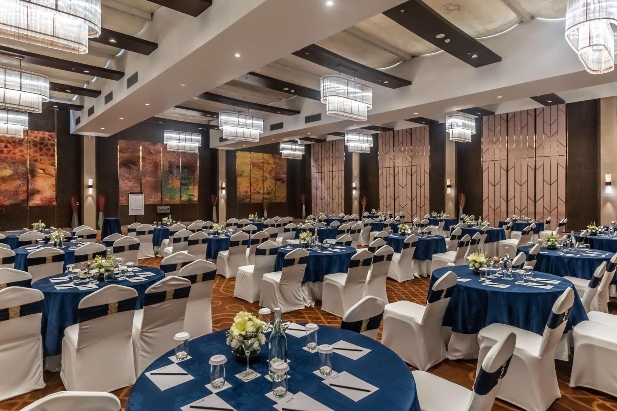 Radisson Blu Hotel, Greater Noida Exteriér fotografie The Grand Ballroom