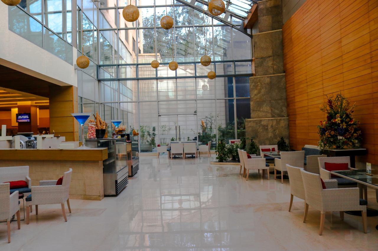 Radisson Blu Hotel, Greater Noida Exteriér fotografie The interior of the airport