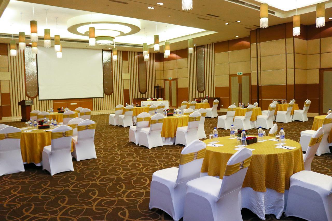 Radisson Blu Hotel, Greater Noida Exteriér fotografie A typical conference room