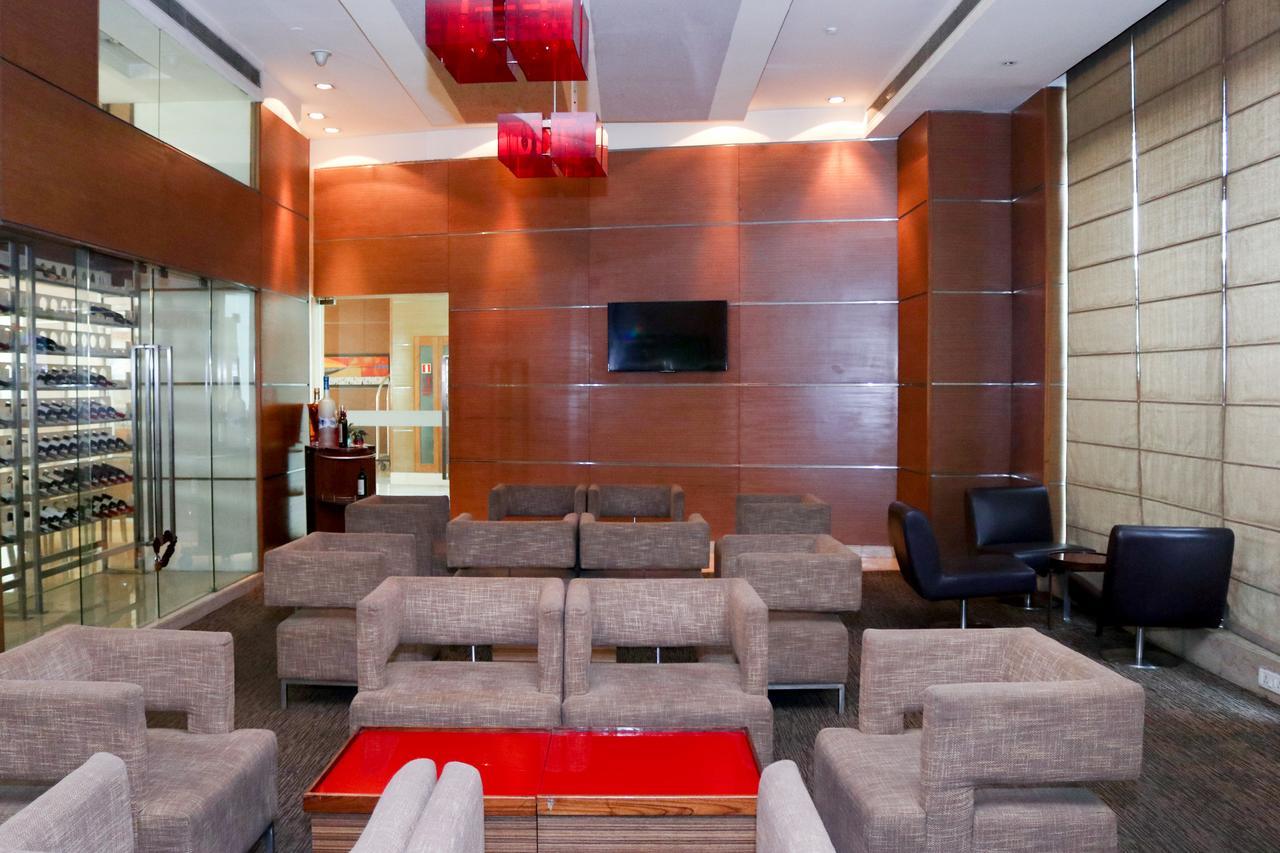 Radisson Blu Hotel, Greater Noida Exteriér fotografie The lounge at the airport