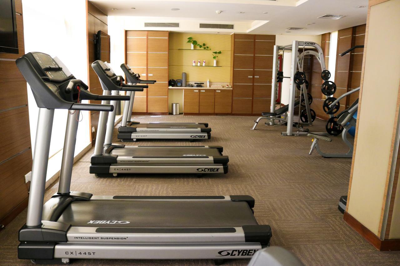 Radisson Blu Hotel, Greater Noida Exteriér fotografie A gym at a hotel