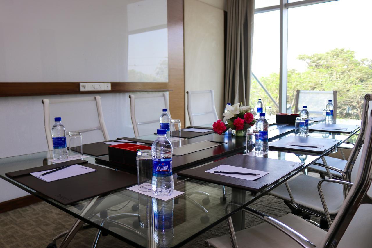 Radisson Blu Hotel, Greater Noida Exteriér fotografie Meeting room at the hotel