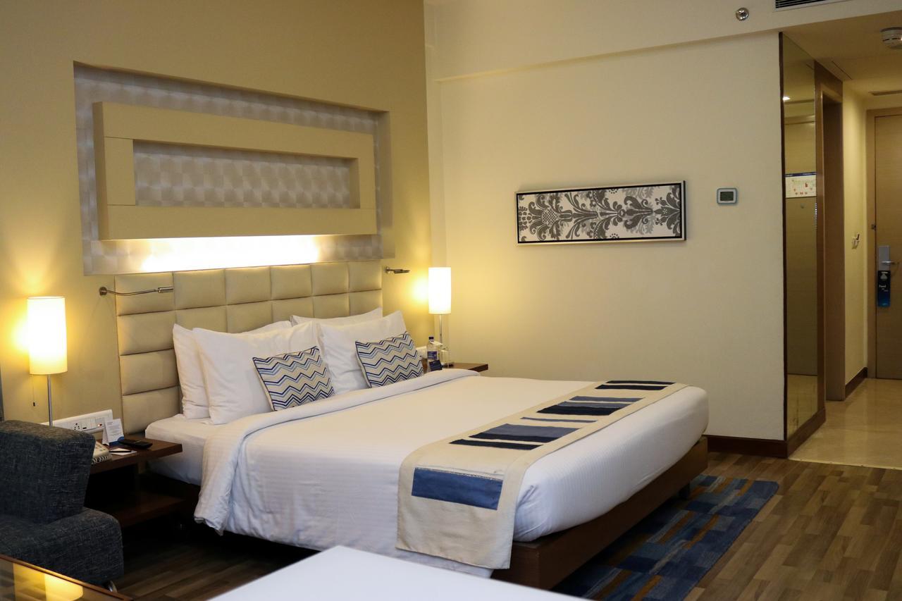 Radisson Blu Hotel, Greater Noida Exteriér fotografie A room at the Taj Bengal