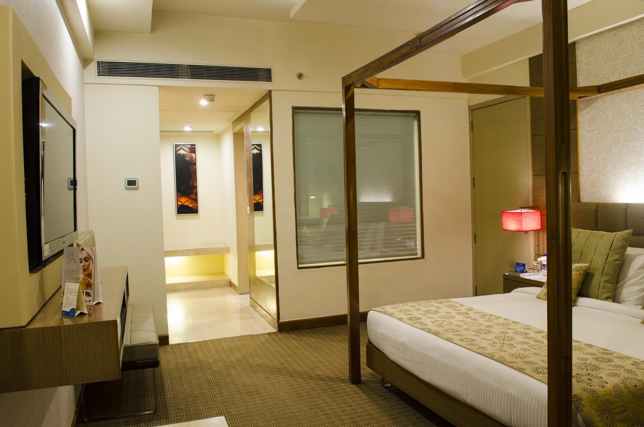 Radisson Blu Hotel, Greater Noida Exteriér fotografie A room at the Taj Bengal