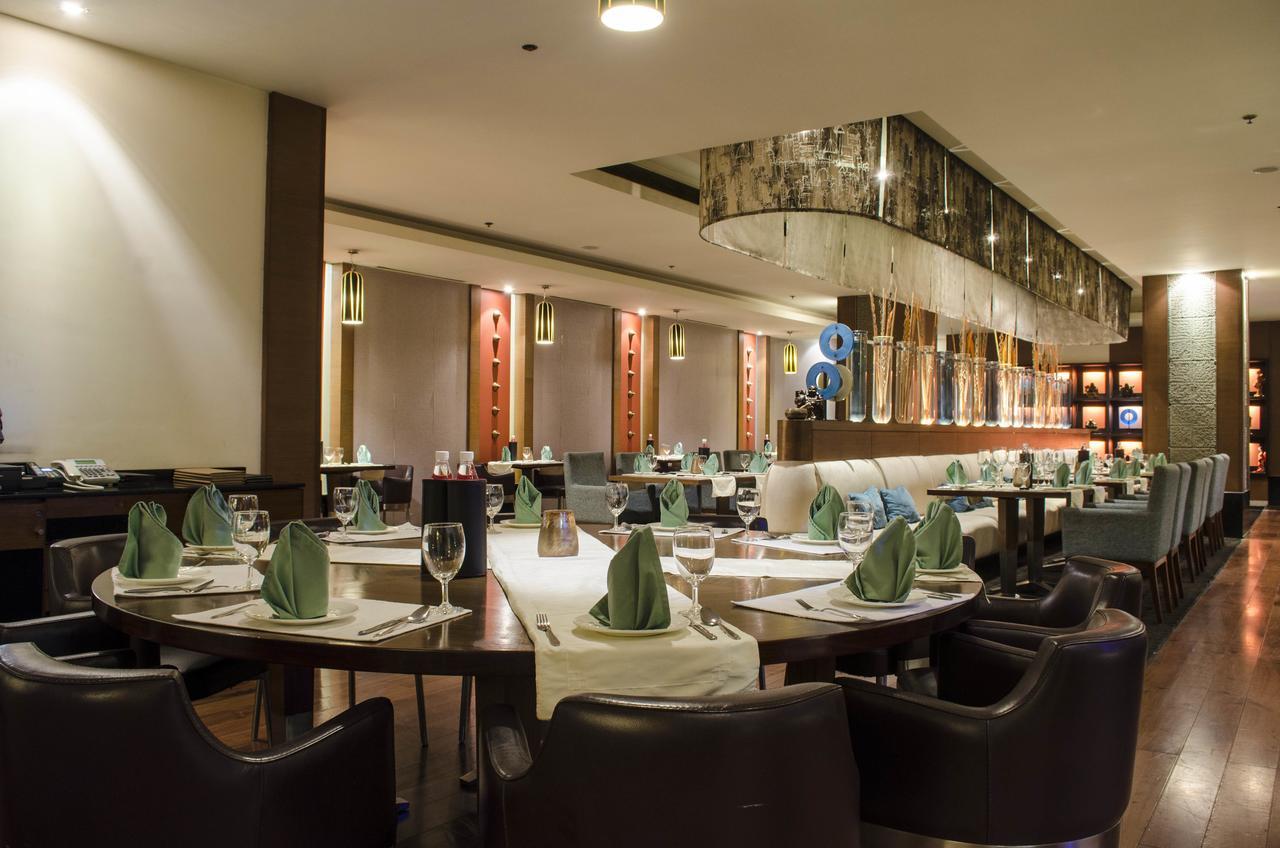 Radisson Blu Hotel, Greater Noida Exteriér fotografie The restaurant